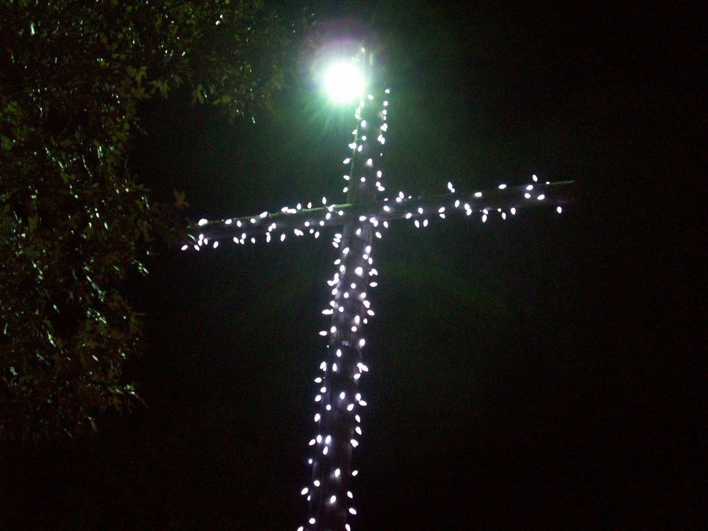 Atheists’ Threats Cause Removal of Christmas Cross in Illinois