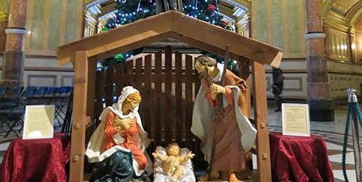 Making Room for Baby Jesus in the Illinois Rotunda